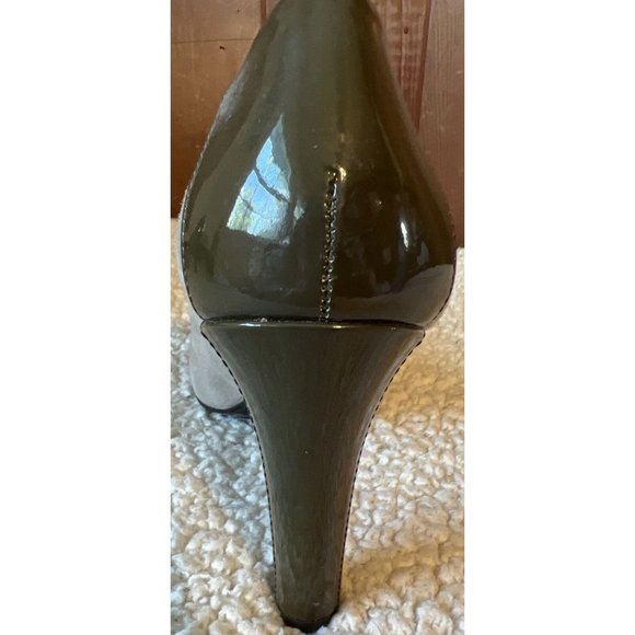 Lauren Ralph Lauren Patent Leather & Suede Two Tone Gray Tan Pumps US 7.5 B - Picture 15 of 16